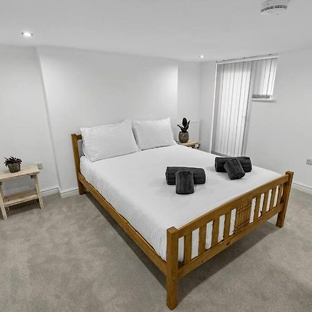 Newly Refurbed, Central Apartment With Free Parking And Hot Tub Lytham St Annes Buitenkant foto