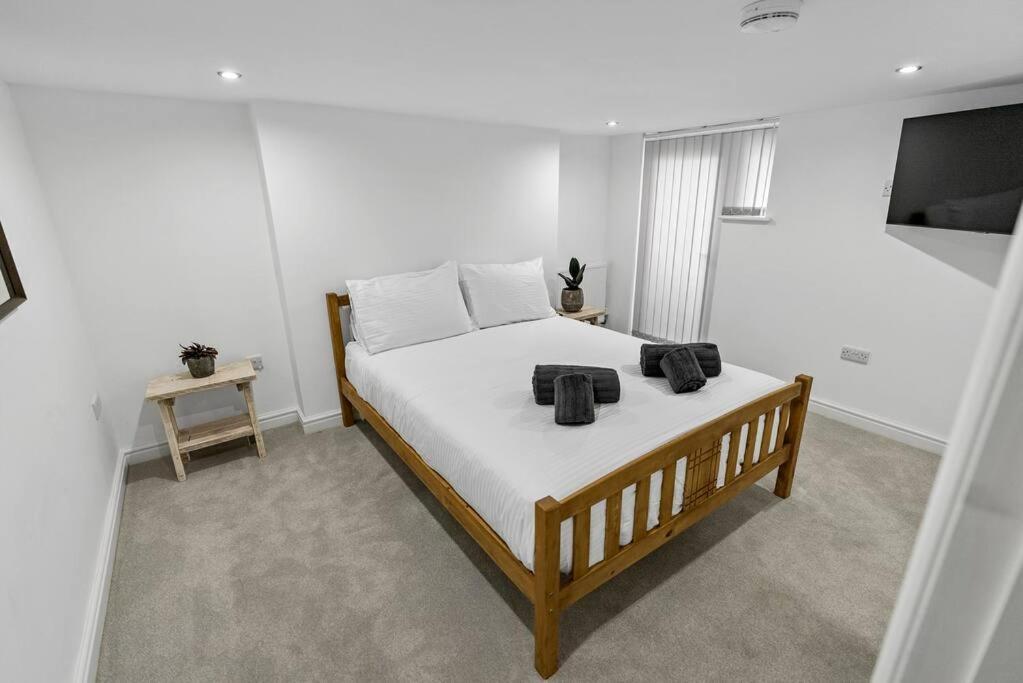 Newly Refurbed, Central Apartment With Free Parking And Hot Tub Lytham St Annes Buitenkant foto