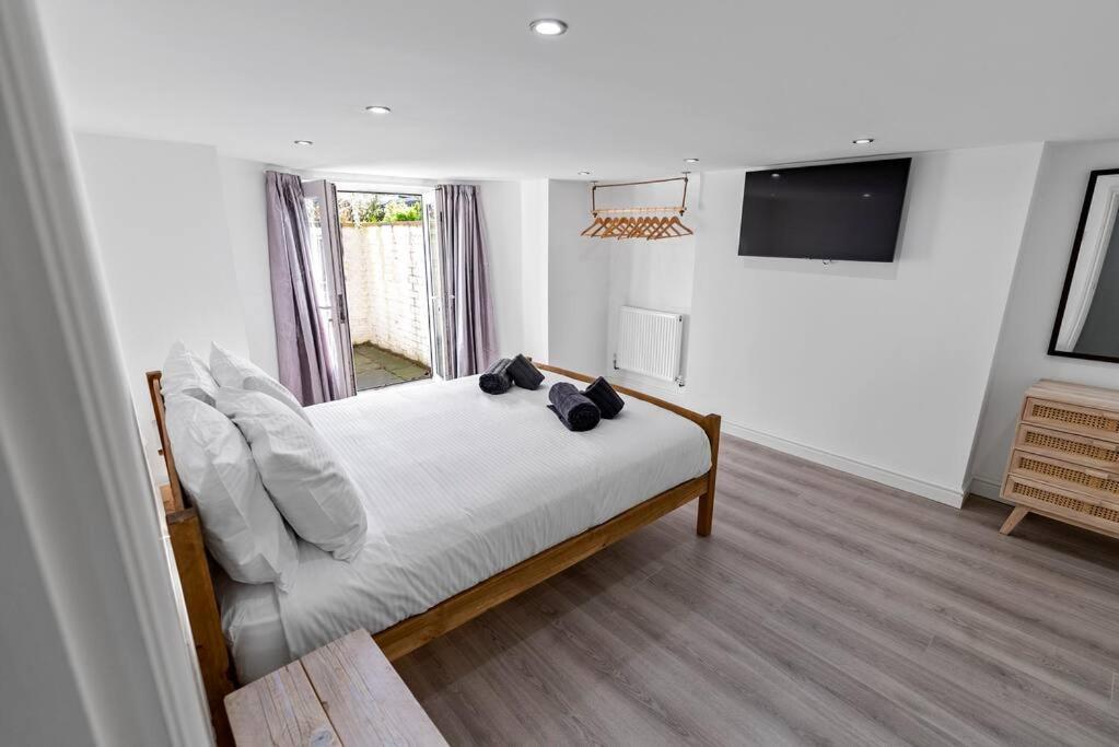 Newly Refurbed, Central Apartment With Free Parking And Hot Tub Lytham St Annes Buitenkant foto